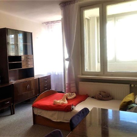 Comfortable 3 Bedroom Rental Unit With A Cozy Balcony In Center Warsawa Bagian luar foto