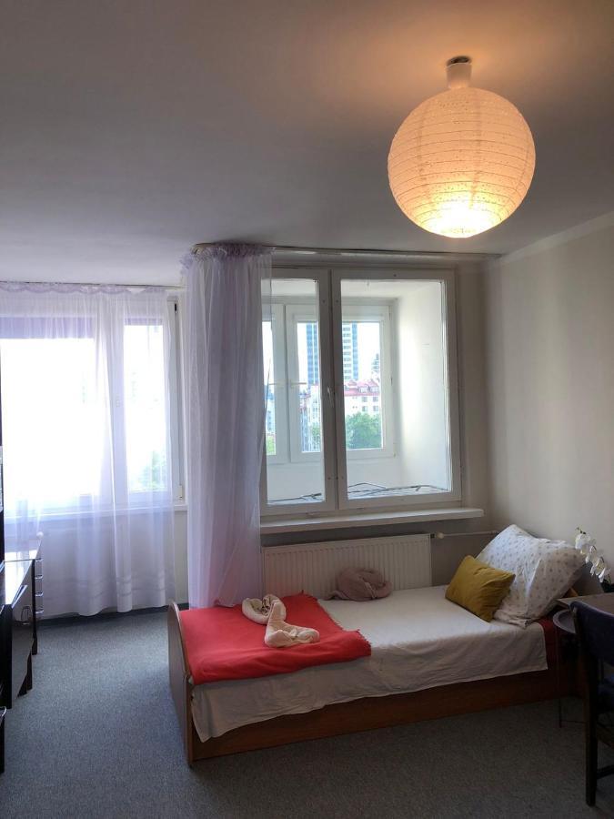 Comfortable 3 Bedroom Rental Unit With A Cozy Balcony In Center Warsawa Bagian luar foto