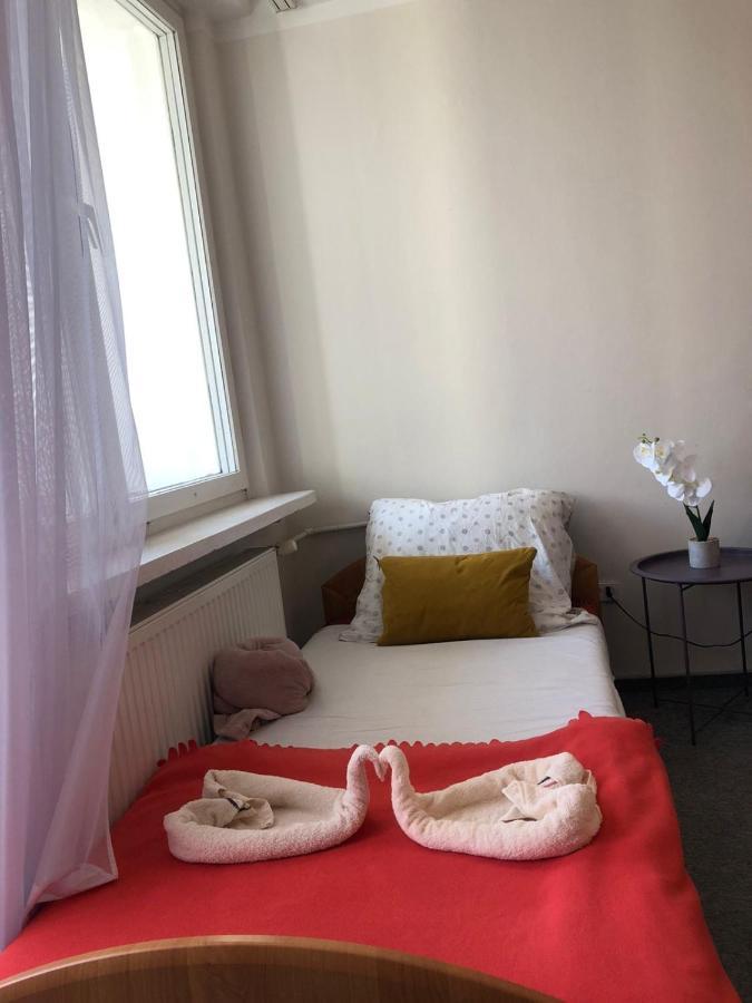 Comfortable 3 Bedroom Rental Unit With A Cozy Balcony In Center Warsawa Bagian luar foto