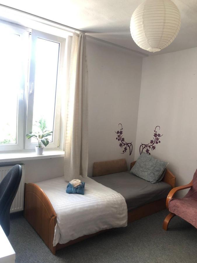 Comfortable 3 Bedroom Rental Unit With A Cozy Balcony In Center Warsawa Bagian luar foto